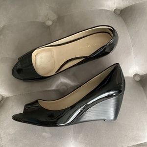 Jones NY Wedge open toe platform